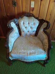 lot 26 image: Vintage French Provincial Accent Chair