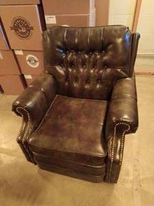 lot 33 image: Waldron Tufted Chair