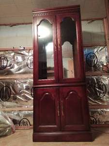lot 36 image: Lighted Curio Cabinet