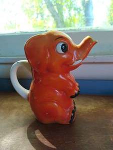 lot 60 image: Vintage Elephant Pitcher