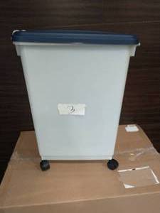 lot 3 image: STORAGE CONTAINER WITH WHEELS