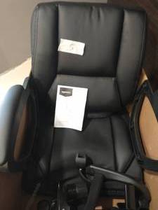 lot 5 image: Amazon Basics Classic Puresoft Padded Mid-Back Office Computer Desk Chair with Armrest - Black