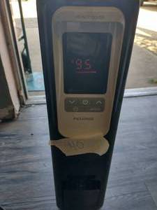 lot 40 image: PELONIS 1,500-Watt Digital Electric Oil-Filled Radiant Portable Space Heater