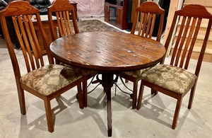 Beautiful Telescoping Table with 4 Chairs
