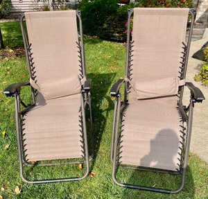 2 Reclining Chairs with Sun Shades