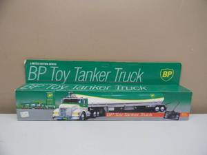 lot 1 image: AWESOME PIECE - BP TOY TANKER TRUCK WITH WIRED REMOTE CONTROL - 1992 - SEE PICTURES
