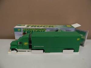 lot 3 image: AWESOME PIECE - BP TRANSFORMING TRUCK 1997 - NEW IN BOX - SEE PICTURES