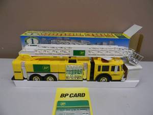 lot 4 image: VERY COOL - BP FIRE TRUCK 1996 - AERIAL TOWER - IN BOX - SEE PICTURES