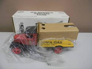 lot 13 image: VERY COOL - ERTL COMMEMORATIVE 1931 HAWKEYE WRECKER BANK - 1993 IOWA GAS SWAP MEET - 1500 - SEE PICTURES
