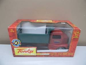 lot 15 image: NICE - TONKA COLLECTOR SERIES CLASSIC 1949 DUMP TRUCK - 118 SCALE - IN BOX - SEE PICTURES