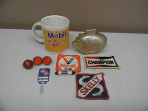 lot 55 image: VINTAGE GAS & OIL PATCHES & MORE - NICE SET - SEE PICTURES