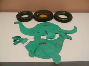lot 56 image: VINTAGE 2 INFLATABLE SINCLAIR DINOS & RUBBER TIRE ASHTRAYS - SEE PICTURES