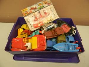 lot 72 image: CONTAINER FULL OF VINTAGE PLASTIC CARS, BOATS ETC. - IRWIN - CARZAL & MORE - SEE PICTURES