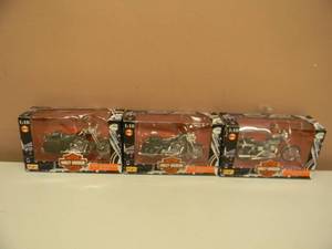 lot 77 image: SET OF 3 HARLEY-DAVIDSON 95TH ANNIVERSARY MODELS 118 SCALE 1998 HD - IN BOX - NICE - SEE PICTURES