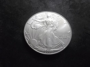lot 57 image: 2000 Silver Eagle Choice MS From Unc Roll