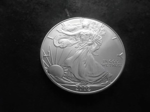 lot 61 image: 2002 Silver Eagle Choice MS From Unc Roll