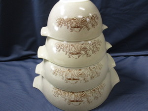 Pyrex Nesting Bowls