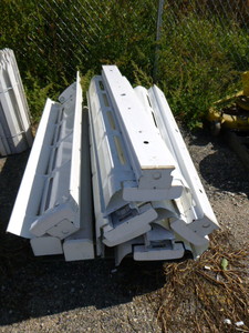 8 Fluorescent Light Fixtures