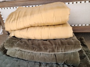 Pottery Barn Queen Duvet Cover and Shams
