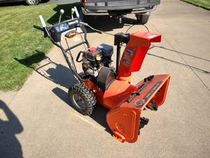 lot 65 image: Ariens Deluxe 24 Snow Blower, Elec...