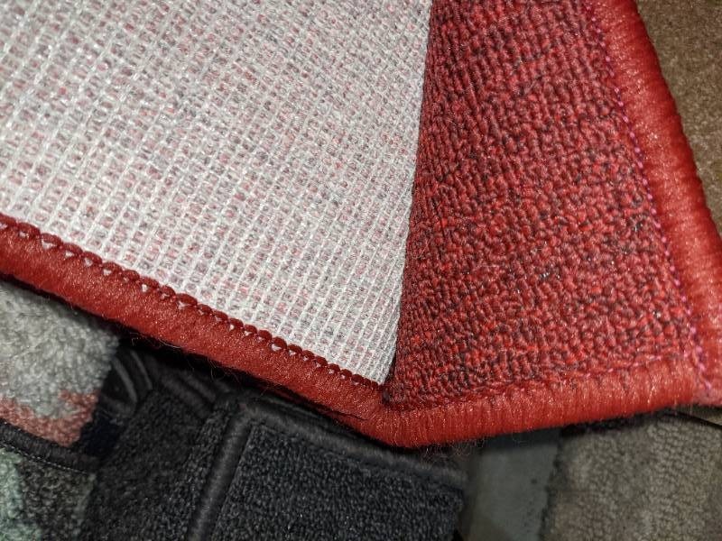 lot 31 image: Mainstays 5 x 7 Burgundy Area Rug