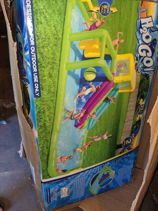 lot 14 image: H2OGO Splash Course Mega Water Park