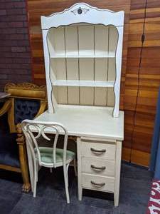 lot 106 image: Mid Century Modern Worden Desk