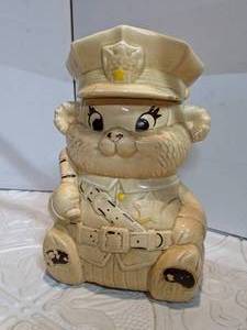 lot 89 image: 1960s Twin Winton Police Chief Bear Cookie Jar