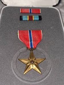 lot 95 image: Military Flag and Achievement Medals wCases