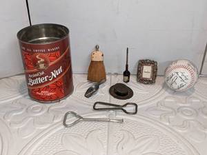 lot 97 image: Collectible & Unique Smalls