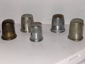 lot 98 image: Variety of Collectible Thimbles