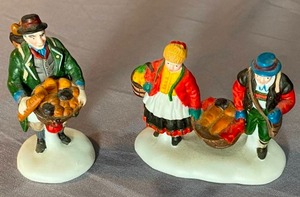 lot 129 image: Heritage Village Collection Pieces