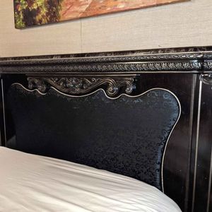 lot 19 image: Ashley Furniture  Hopedale Upholstered Mansion Queen Bed