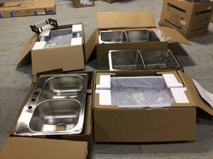 Lot of 4 Assorted Kitchen Sinks Customer Returns See Pictures