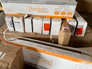 Pallet with assorted Ceramic Flooring varios models sizes see pictures