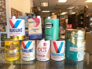 lot 51 image: Group of Assorted Vintage Oil Cans