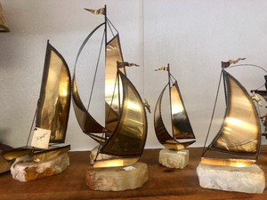 lot 60 image: Lot of 5 Vintage Mid Century Signed Brass Sailboat Sculptures on StoneOnyx Bases