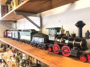 lot 59 image: Vintage JIM BEAM Train Decanter Set wOriginal Boxes