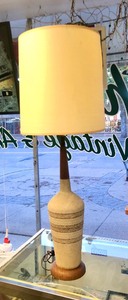 lot 69 image: Tall Mid Century Table Lamp