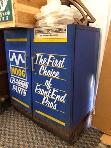 lot 136 image: Vintage Moog Chassis & Parts Metal Service Station Advertising Cabinet