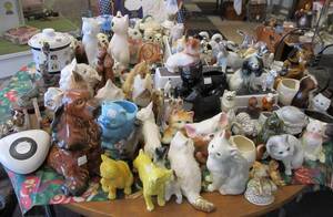 lot 9 image: LARGE Lot of Vintage etc. Dog & Cat Figurines