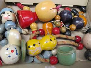 lot 14 image: Group of Vintage Toys 