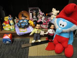 lot 42 image: Large Group of Assorted Vintage etc DISNEY Collectibles
