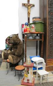 lot 43 image: Vintage Lamp Table - Larger Doll Furniture & Ice Cream Parlor Table