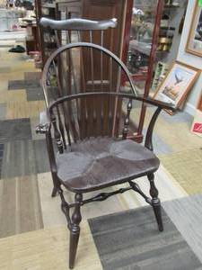 lot 50 image: Very Nice Vintage Windsor Back Armchair