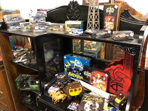 lot 137 image: Contents of Black Dresser Top & Cabinet