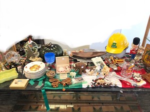 lot 5 image: All Items on Top of Large Glass Display Case