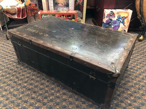 lot 155 image: Antique Suitcase wInterior Tray