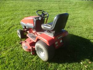 lot 7 image: Snapper LT 2048 Lawn Tractor