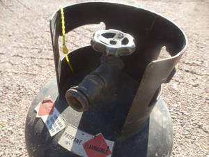 lot 14 image: LP Tank 20lb